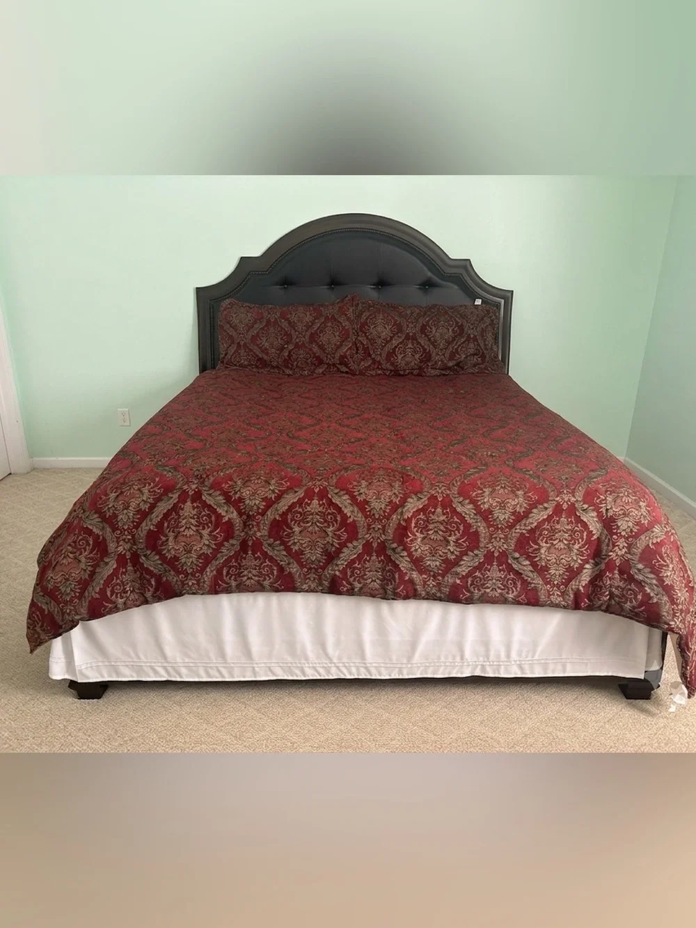 Elegant Red Damask Bedding Set - Classic Decorative Comforter